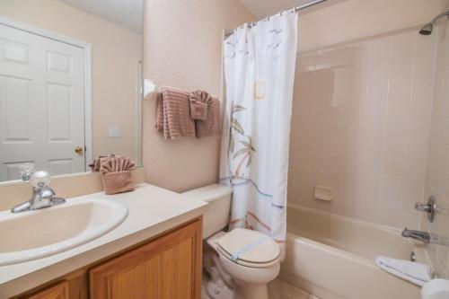 Lynval's Regal Palms Resort Townhome by IPG Florida