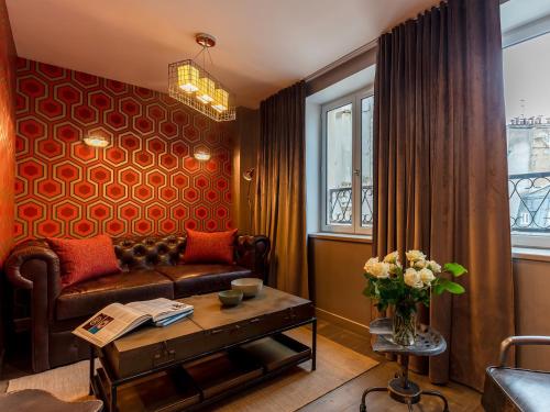 BE YOU LUXURY APARTHOTEL-LA GENTLE Ideally located in the 18th - Sacre Coeur - Montmartre area, BE YOU LUXURY APARTHOTEL-LA GENTLE promises a relaxing and wonderful visit. The property offers guests a range of services and amenities d