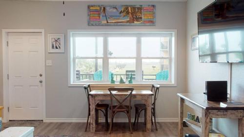 41Ir: Beach Retreat Condo - main image