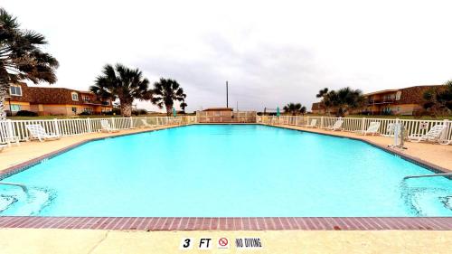 41Ir: Beach Retreat Condo - image 4