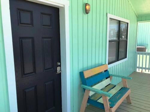 Lowki Bungalow - image 2