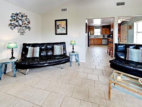 Lowki Bungalow - image 6