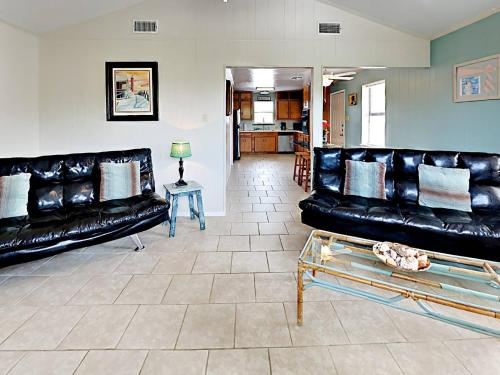 Lowki Bungalow - image 7