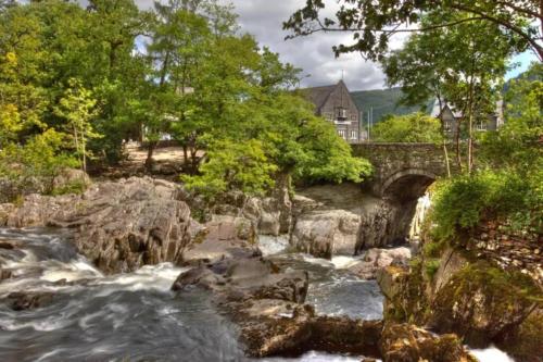 Semi Detached Cottage Snowdonia with hot tub