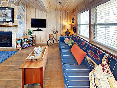 Salt Pines Cottage On 9Th Street Home - main image