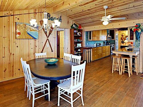Salt Pines Cottage On 9Th Street Home - image 8