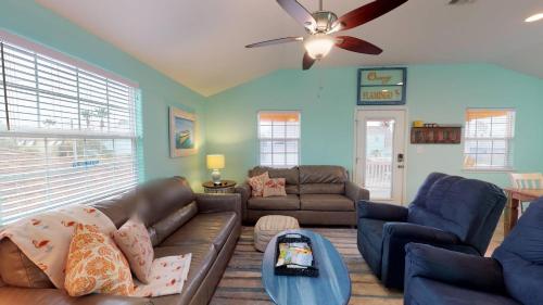 Orange Flamingo home - image 9