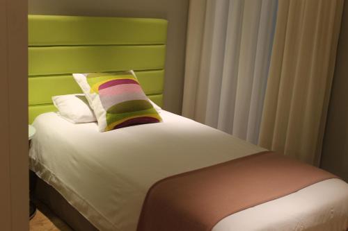 Single Room image 6