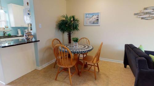 Ocean's 11 condo - image 2