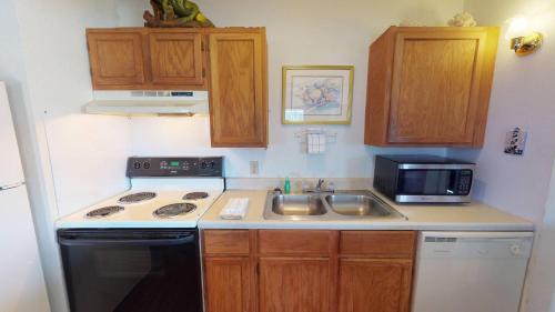 Beach House Bungalow - image 9