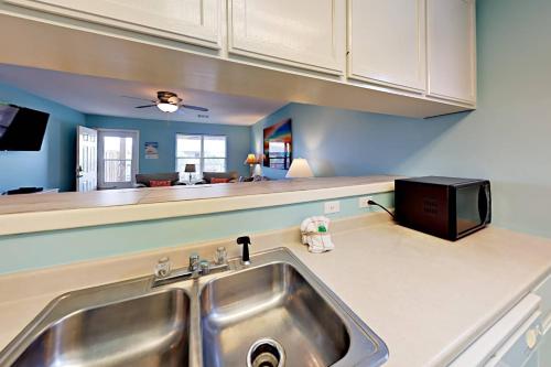 221B Las Palmas Condo - image 8