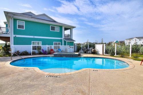 Blondie'S Beachhouse Condo - main image