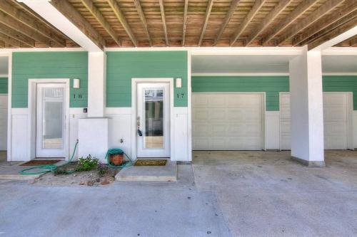 Blondie'S Beachhouse Condo - image 3