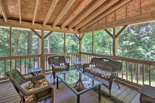 Luxe Riverfront Cottage with Dock by Lake Horace! in Weare, USA