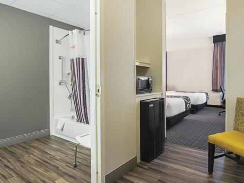 La Quinta by Wyndham Boston-Andover - image 5