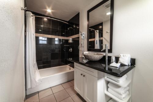 Everglades City Motel - Everglades Adventures Inn - 화장실