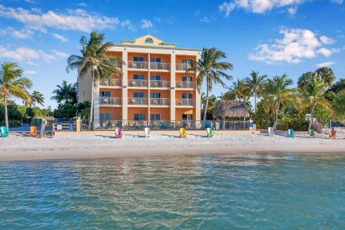 Hutchinson Island Plaza Hotel & Suites