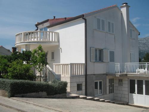 Apartments Ćenan 4