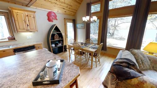 Minnestay-Lakefront Hideaway - image 4