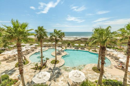 Resort Amenities But Even Better! Spacious Condo Overlooking Gulf Pools and Beach! - main image