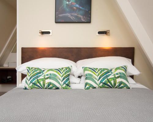 Accommodation in Endeavour Inlet