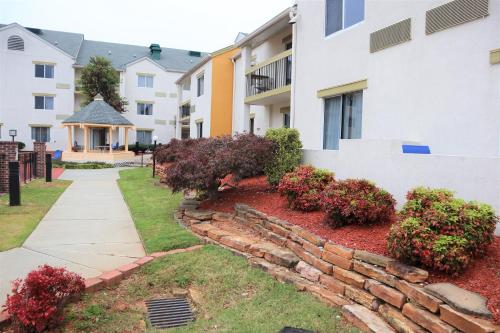 Baymont by Wyndham Norcross Atlanta - image 8