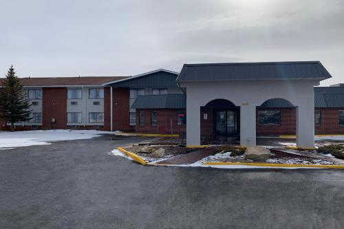 Days Inn by Wyndham Rawlins - image 3