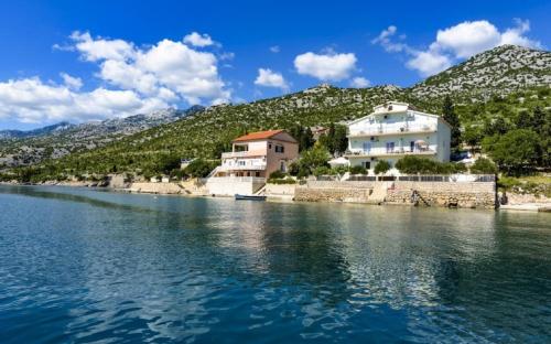 Apartments Domagoj - on the beach