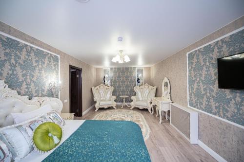 Pilot Hotel - image 14