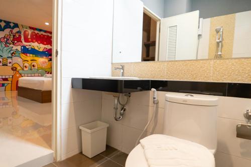 room detail thumbnail 2