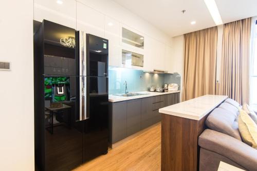 Premium Apartment Vinhomes Metropolis BaDinh - image 3