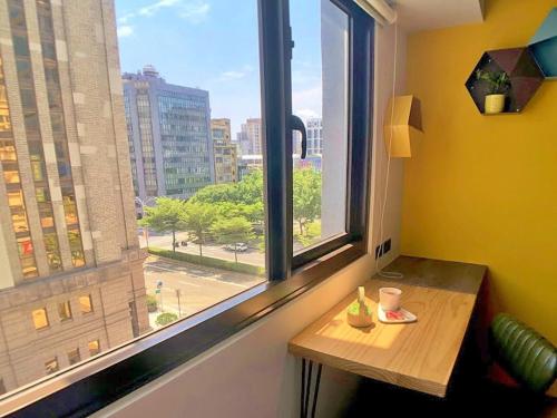 Double Room with City View image 7