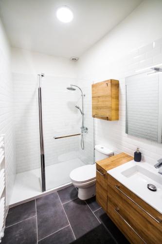 Bathroom, LGC Habitat- private room- Gare Saint-Roch in Montpellier