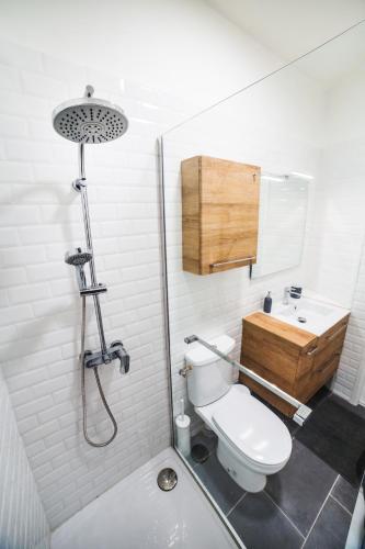 Bathroom, LGC Habitat- private room- Gare Saint-Roch in Montpellier