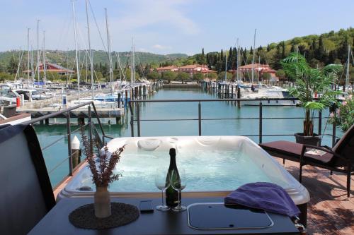 Floating house BRAVIA, Порторож