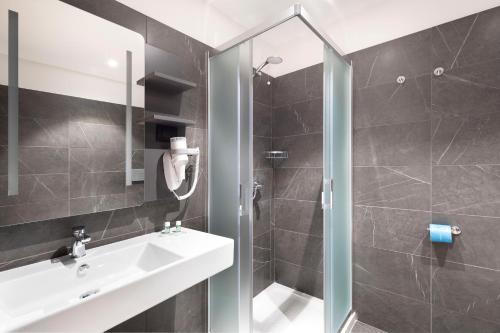 Bathroom, B&B Hotel Bolzano in Bolzano