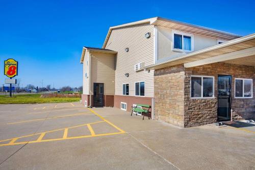Super 8 by Wyndham Fort Madison in Fort Madison, USA