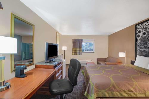 Super 8 by Wyndham Fort Madison in Fort Madison, USA