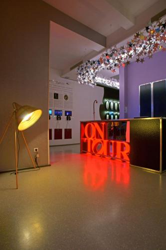 Фасада на хотела, Hotel du Triangle d'Or in Opera