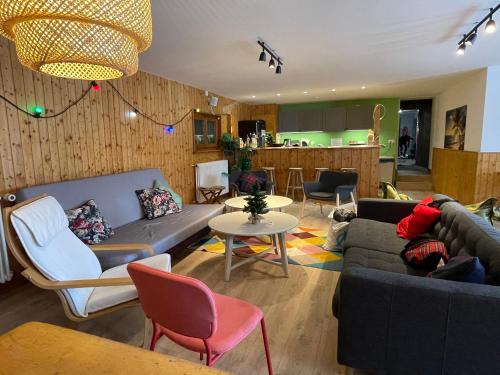 Freeride Hostel Restaurant & Camps – Les Crosets, PA