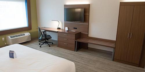 Holiday Inn Express & Suites Dayton North - Vandalia, an IHG Hotel