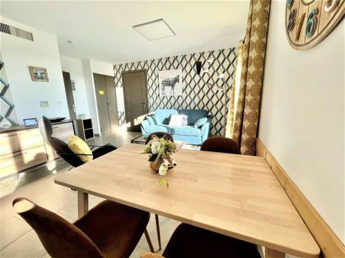 Bel appartement residence avec piscine commune a 900 metres de la plage N22