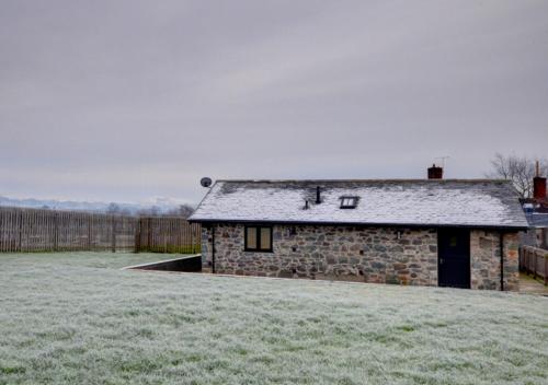 Exterior view, Smithy Cottage in Berriew