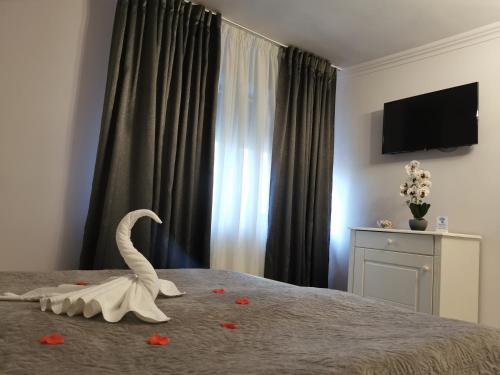 Select House - image 3