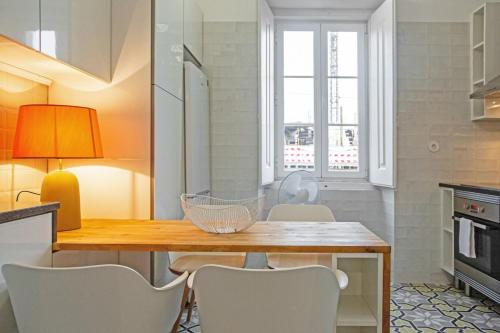 Colourful and Tasteful 2bedroom Apartment in Graça - image 3