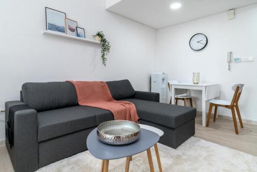 Stylish and Classy Studio in JLT - image 7