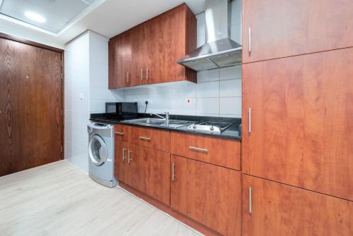 Stylish and Classy Studio in JLT - image 14