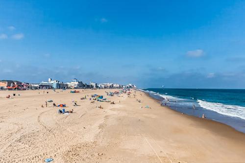 16th Floor Oceanfront Fountain Head Towers - main image