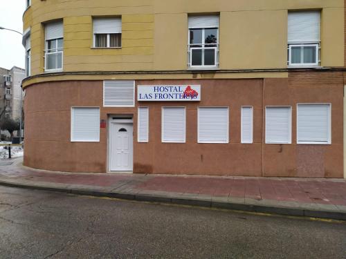 المنظر الخارجي, Hostal Las Fronteras in توريخون دي أردوث