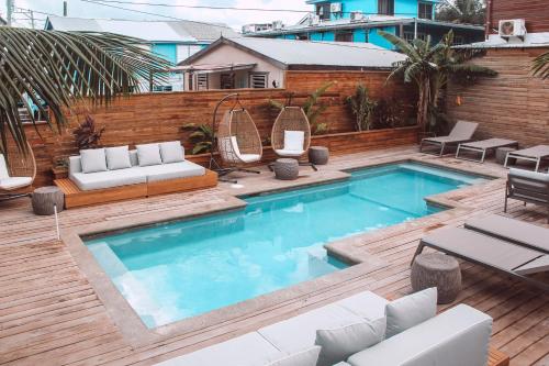 Swimming pool, Sandbar Beachfront Hostel & Restaurant in San Pedro